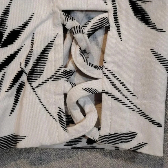 Cleo Women's White  & Black Stretch Jeans NWOT in Size Large - Picture 7 of 10